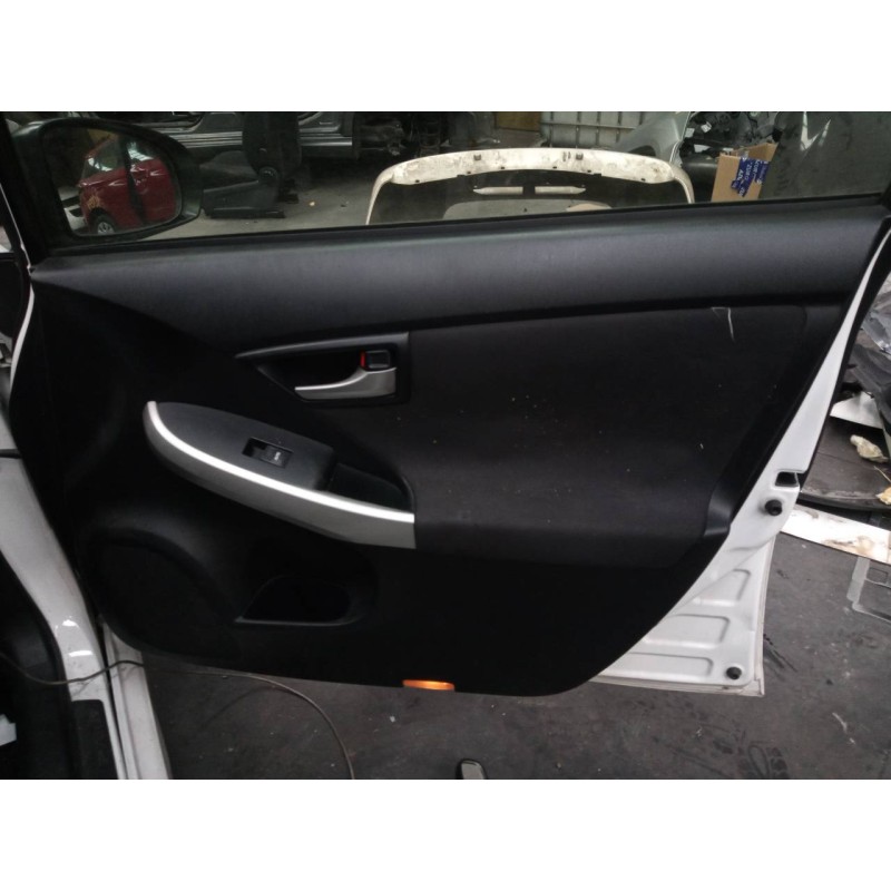 Recambio de guarnecido puerta delantera derecha para toyota prius (nhw30) plug-in hybrid advance referencia OEM IAM   