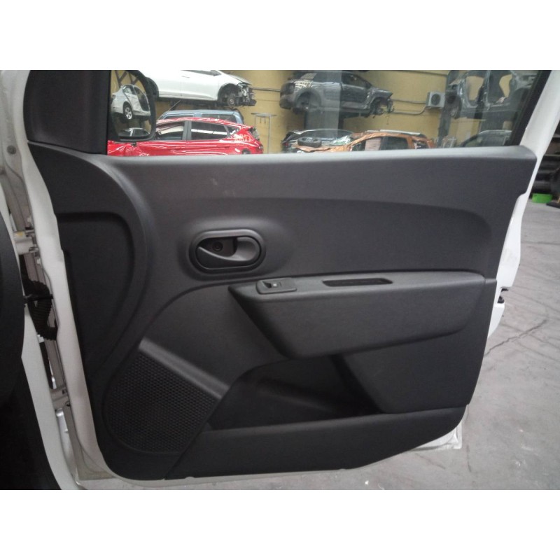 Recambio de guarnecido puerta delantera derecha para dacia dokker ambiance referencia OEM IAM   