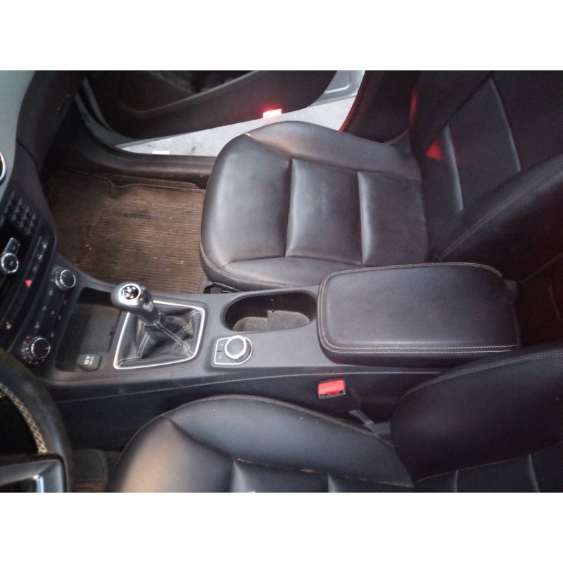 Recambio de consola central para mercedes clase b (w246) b 180 cdi be (246.200) referencia OEM IAM   