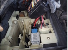 CAJA RELES / FUSIBLES 