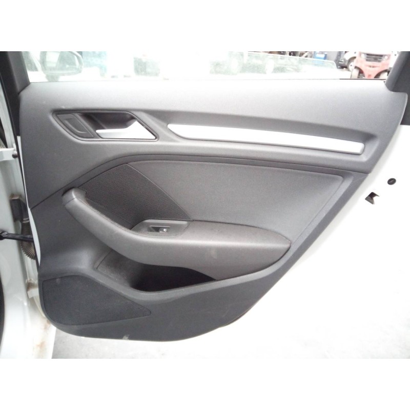 Recambio de guarnecido puerta trasera derecha para audi a3 sportback (8va) attraction referencia OEM IAM   