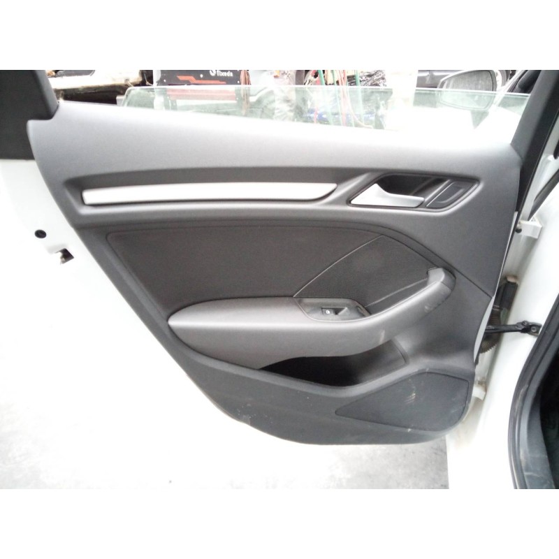 Recambio de guarnecido puerta trasera izquierda para audi a3 sportback (8va) attraction referencia OEM IAM   