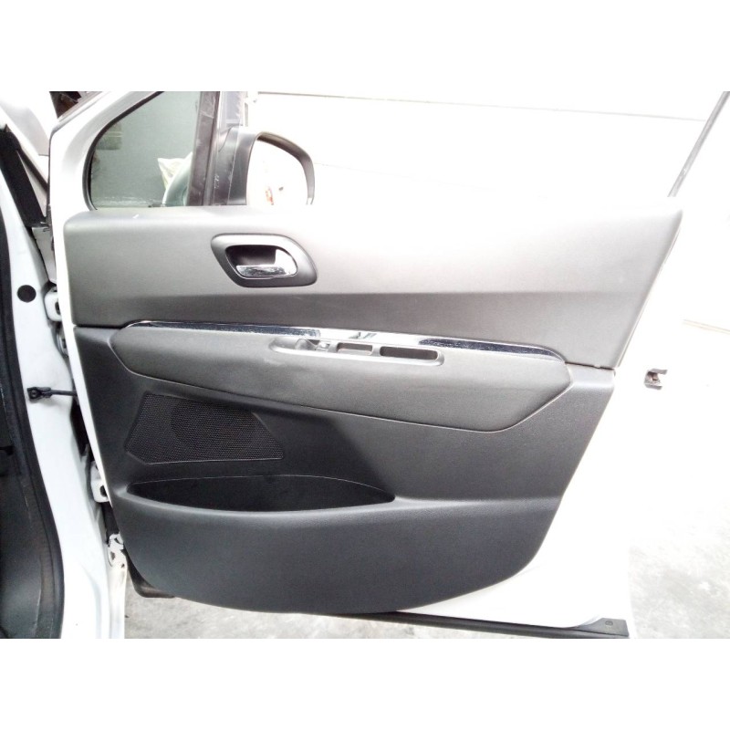 Recambio de guarnecido puerta delantera derecha para peugeot 5008 allure referencia OEM IAM   