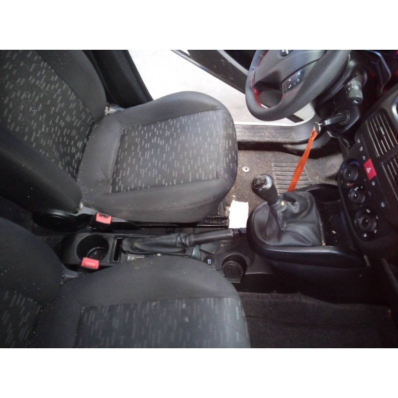 Recambio de consola central para opel combo d cargo l2h1 2,4t referencia OEM IAM   