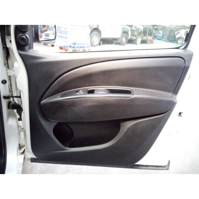Recambio de guarnecido puerta delantera derecha para opel combo d cargo l2h1 2,4t referencia OEM IAM   