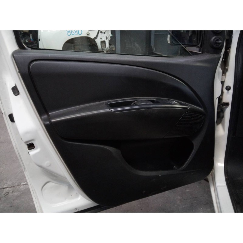 Recambio de guarnecido puerta delantera izquierda para opel combo d cargo l2h1 2,4t referencia OEM IAM   