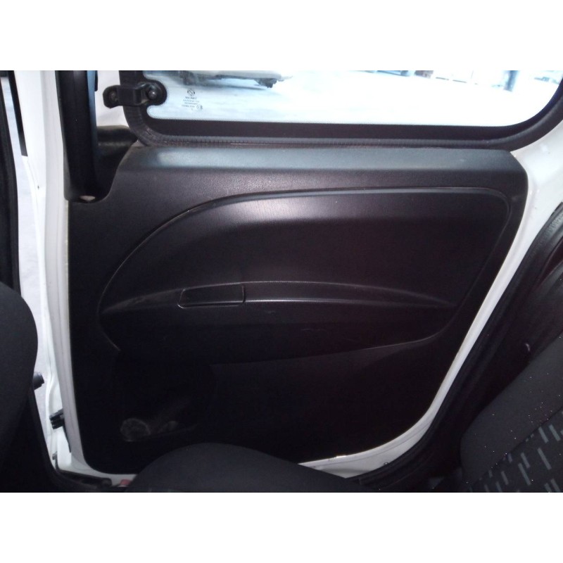 Recambio de guarnecido puerta trasera derecha para opel combo d cargo l2h1 2,4t referencia OEM IAM   