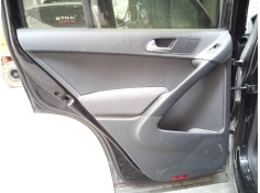 Recambio de guarnecido puerta trasera izquierda para volkswagen tiguan (5n2) advance bluemotion referencia OEM IAM   