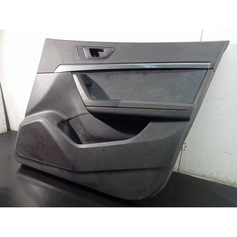 Recambio de guarnecido puerta delantera derecha para seat ateca (kh7) xcellence referencia OEM IAM 576867014A  