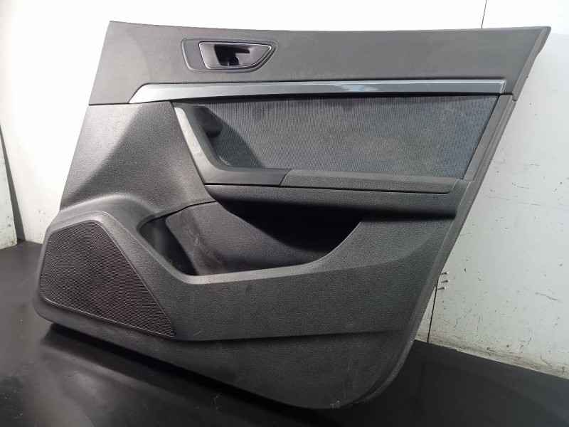 Recambio de guarnecido puerta delantera derecha para seat ateca (kh7) xcellence referencia OEM IAM 576867014A  