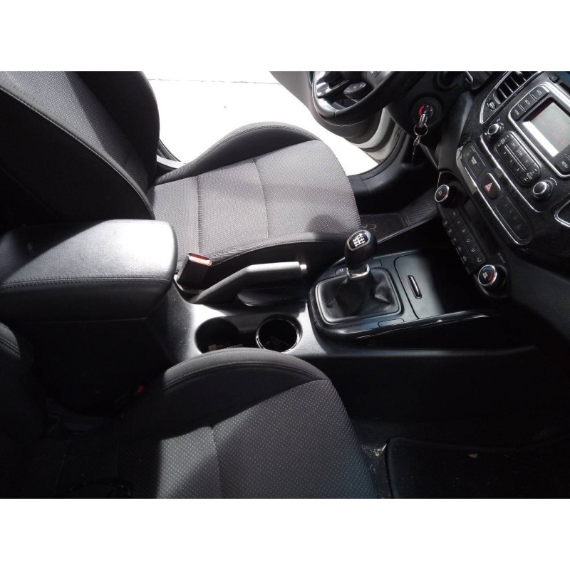 Recambio de consola central para kia carens ( ) drive referencia OEM IAM   