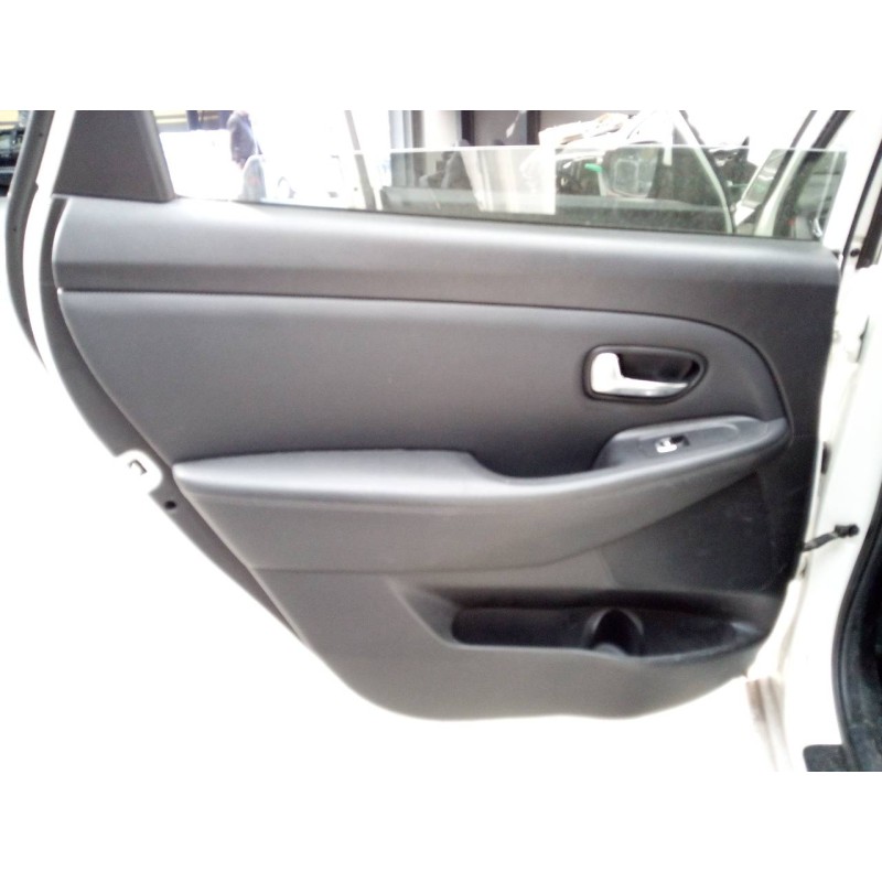 Recambio de guarnecido puerta trasera izquierda para kia carens ( ) drive referencia OEM IAM   