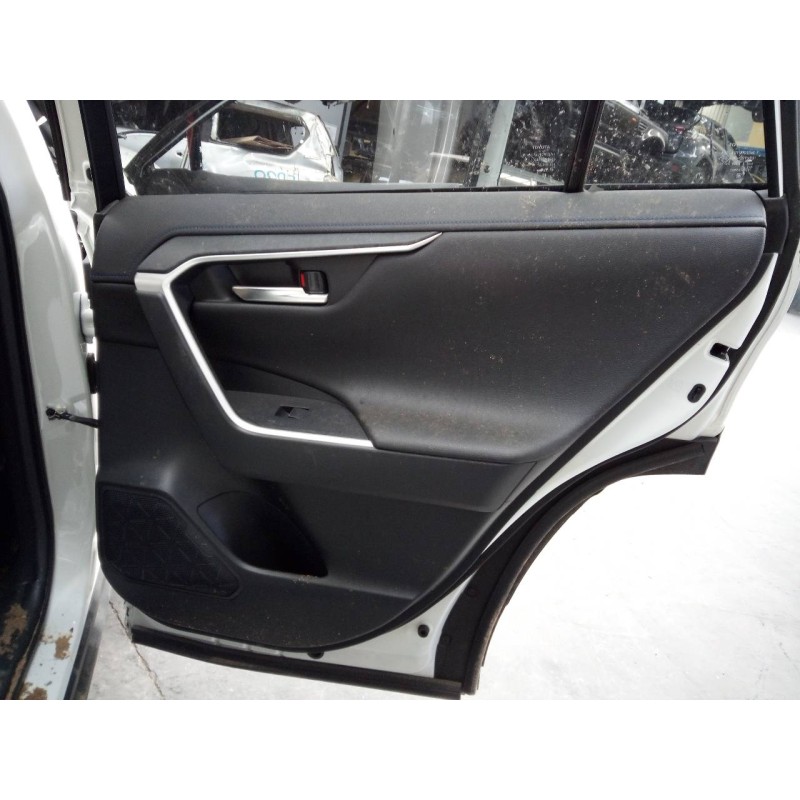 Recambio de guarnecido puerta trasera derecha para toyota rav4 hybrid 4x2 luxury referencia OEM IAM   