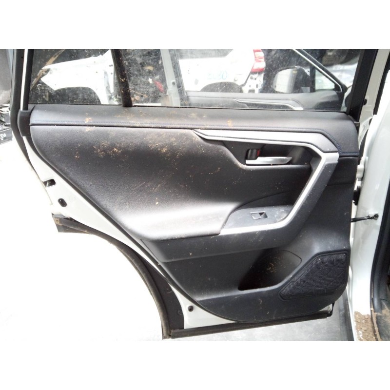Recambio de guarnecido puerta trasera izquierda para toyota rav4 hybrid 4x2 luxury referencia OEM IAM   