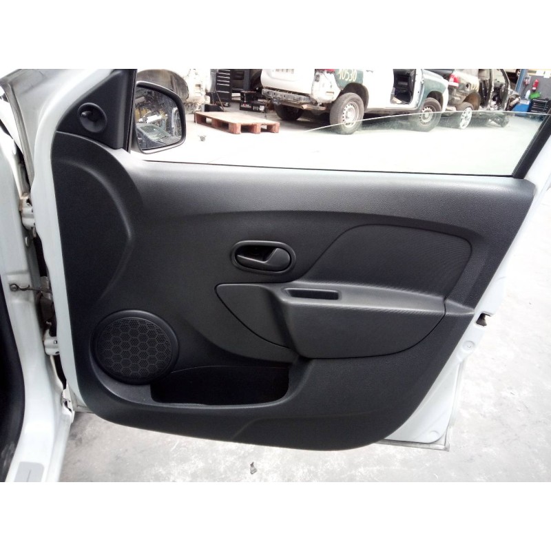 Recambio de guarnecido puerta delantera derecha para dacia sandero ambiance referencia OEM IAM   