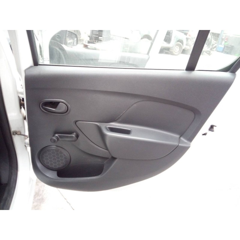 Recambio de guarnecido puerta trasera derecha para dacia sandero ambiance referencia OEM IAM   