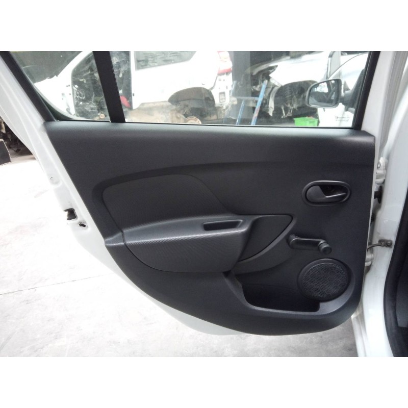 Recambio de guarnecido puerta trasera izquierda para dacia sandero ambiance referencia OEM IAM   