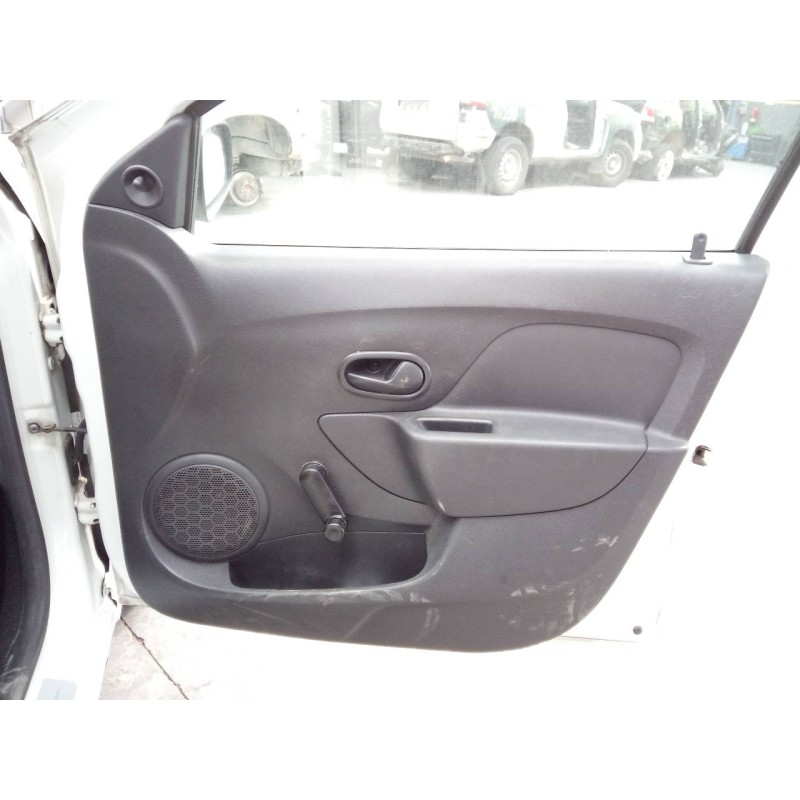 Recambio de guarnecido puerta delantera derecha para dacia sandero ambiance referencia OEM IAM   