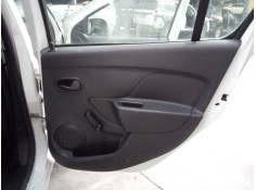 GUARNECIDO PUERTA TRASERA DERECHA 