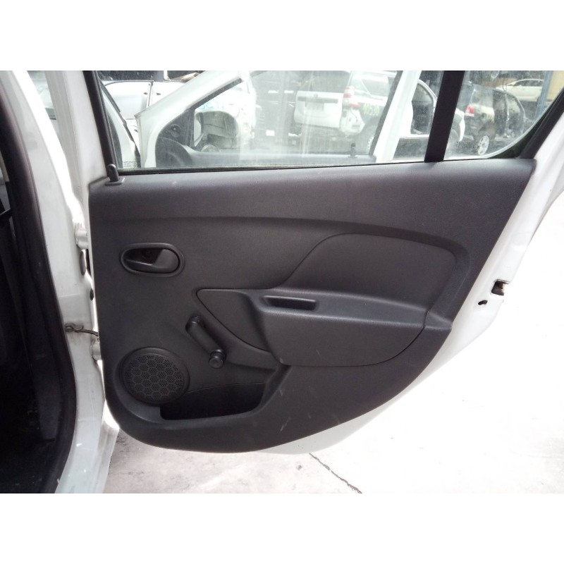 Recambio de guarnecido puerta trasera derecha para dacia sandero ambiance referencia OEM IAM   