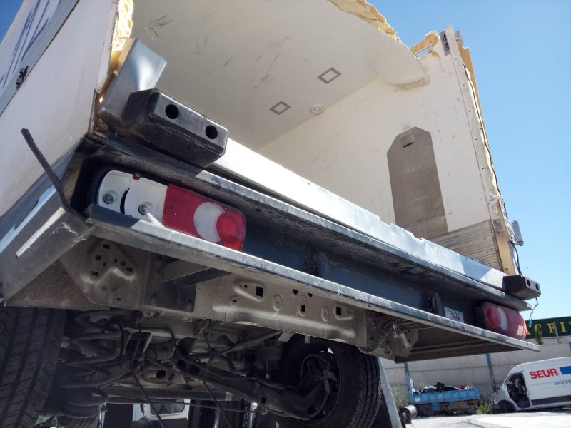 Recambio de paragolpes trasero para opel vivaro furgón l innovation referencia OEM IAM   