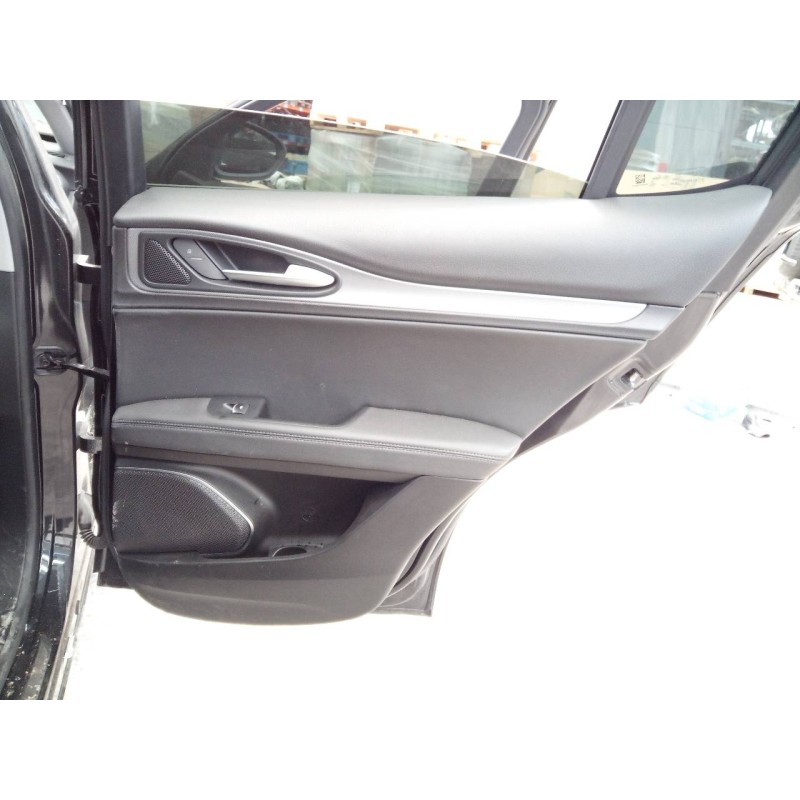 Recambio de guarnecido puerta trasera derecha para alfa romeo stelvio (630) executive 4wd referencia OEM IAM   