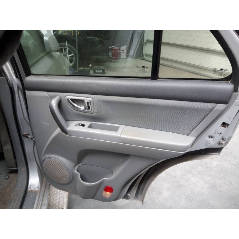 Recambio de guarnecido puerta trasera derecha para kia sorento 2.5 crdi concept referencia OEM IAM   