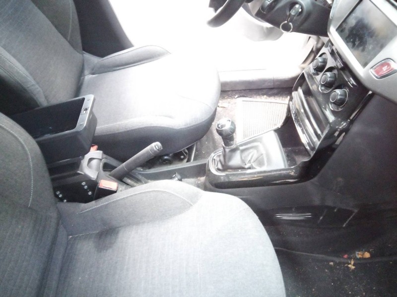 Recambio de consola central para citroen c3 collection referencia OEM IAM   