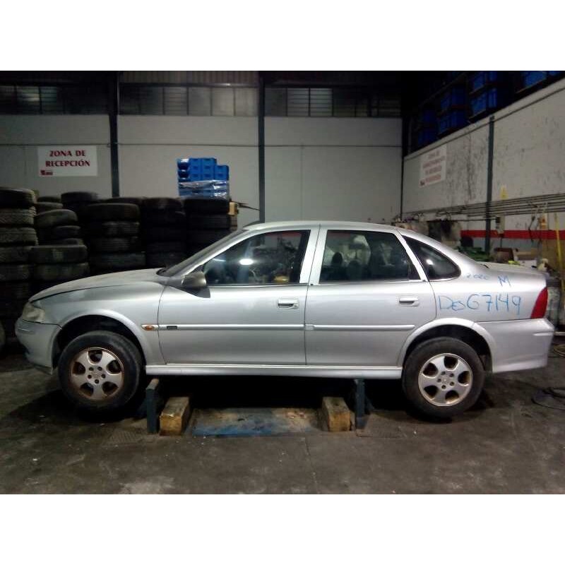 opel vectra b berlina del año 2000