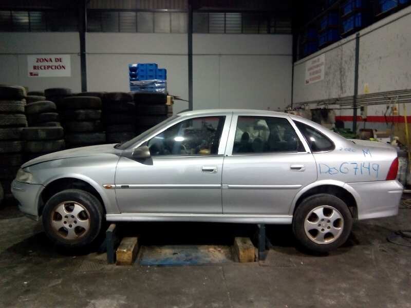 opel vectra b berlina del año 2000