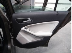 GUARNECIDO PUERTA TRASERA DERECHA 