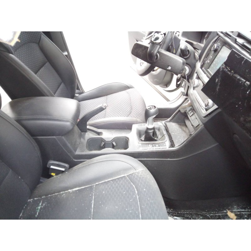 Recambio de consola central para ssangyong korando crystal 4x2 referencia OEM IAM   
