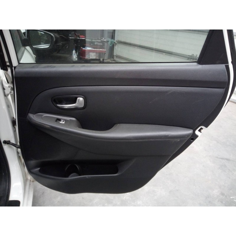 Recambio de guarnecido puerta trasera derecha para kia carens ( ) drive referencia OEM IAM   