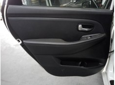 Recambio de guarnecido puerta trasera izquierda para kia carens ( ) drive referencia OEM IAM   