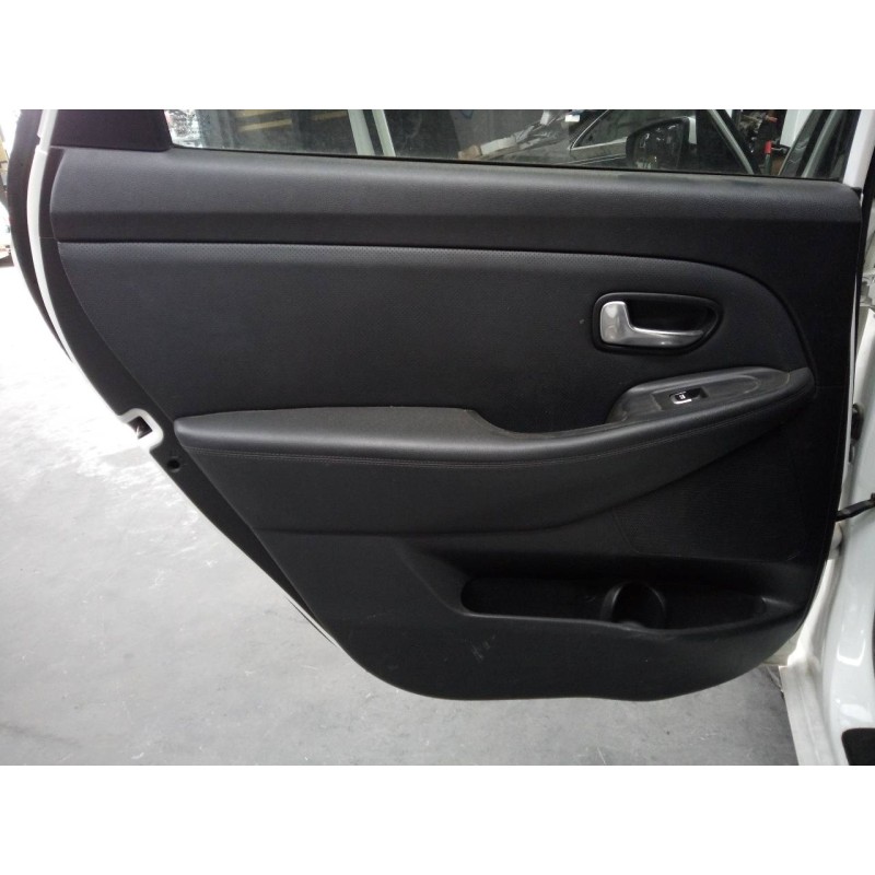 Recambio de guarnecido puerta trasera izquierda para kia carens ( ) drive referencia OEM IAM   
