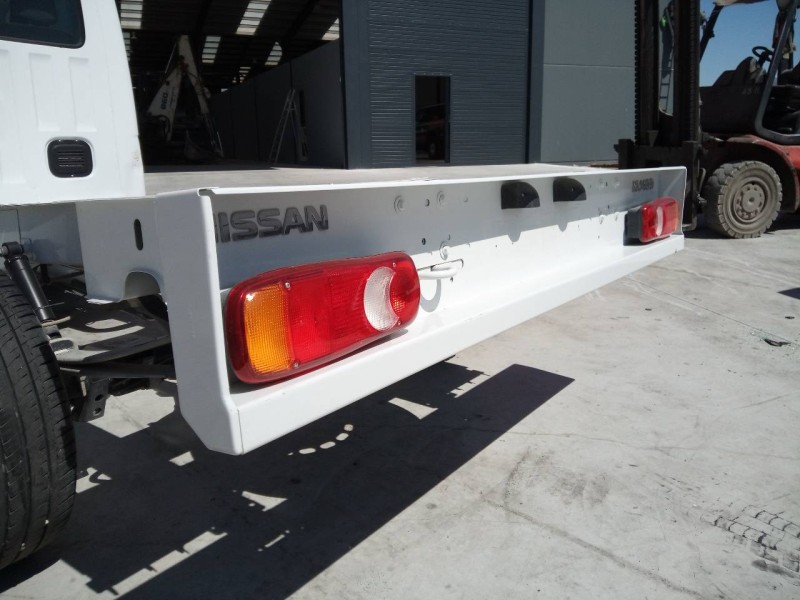 Recambio de paragolpes trasero para nissan nv400 pritsche l2h1 3,5t referencia OEM IAM   