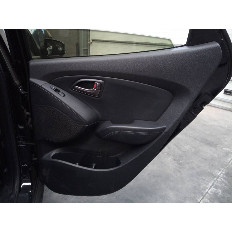 Recambio de guarnecido puerta trasera derecha para hyundai ix35 style 2wd referencia OEM IAM   