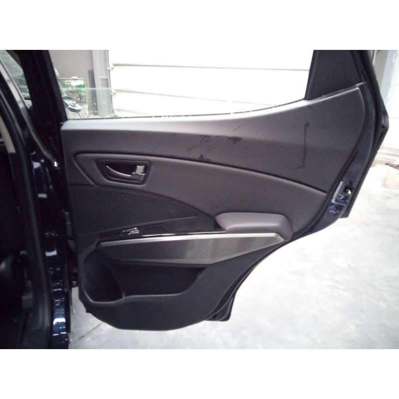 Recambio de guarnecido puerta trasera derecha para ssangyong tivoli crystal 4x2 referencia OEM IAM   