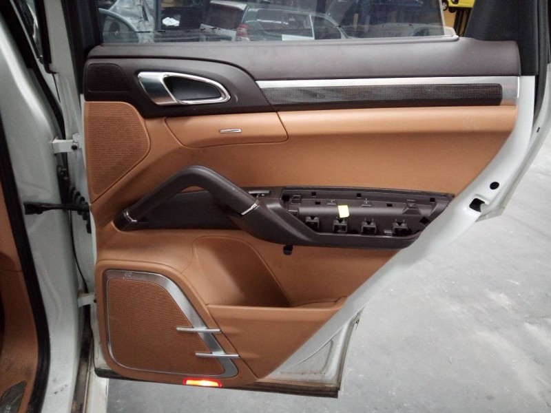Recambio de guarnecido puerta trasera derecha para porsche cayenne (typ 92aa) diesel referencia OEM IAM   