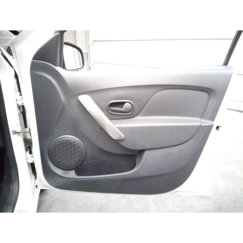 Recambio de guarnecido puerta delantera derecha para dacia sandero stepway referencia OEM IAM   