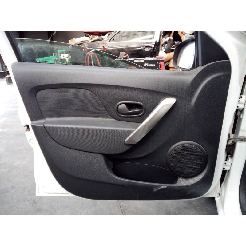 Recambio de guarnecido puerta delantera izquierda para dacia sandero stepway referencia OEM IAM   