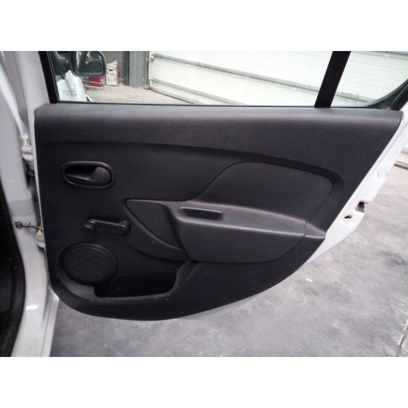 Recambio de guarnecido puerta trasera derecha para dacia sandero stepway referencia OEM IAM   