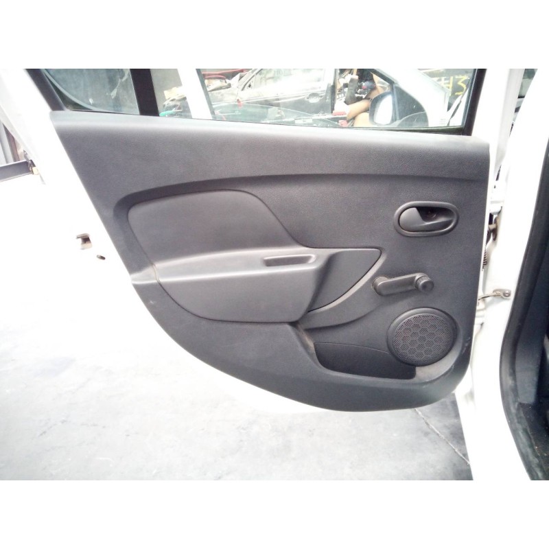 Recambio de guarnecido puerta trasera izquierda para dacia sandero stepway referencia OEM IAM   