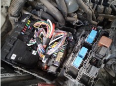 CAJA RELES / FUSIBLES 