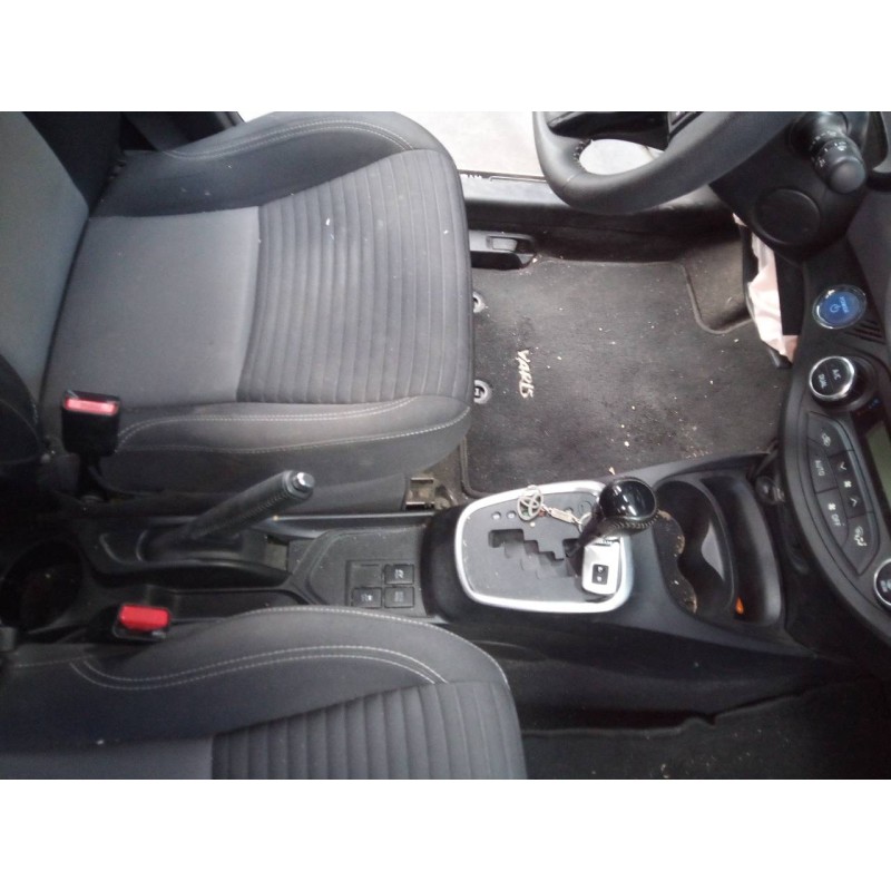 Recambio de consola central para toyota yaris hybrid active referencia OEM IAM   
