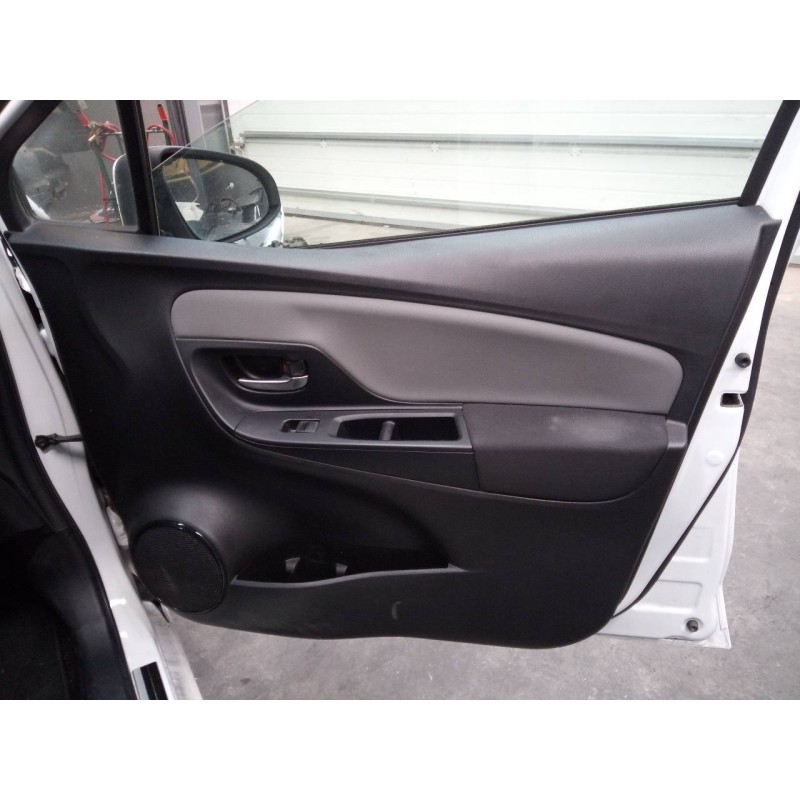 Recambio de guarnecido puerta delantera derecha para toyota yaris hybrid active referencia OEM IAM   