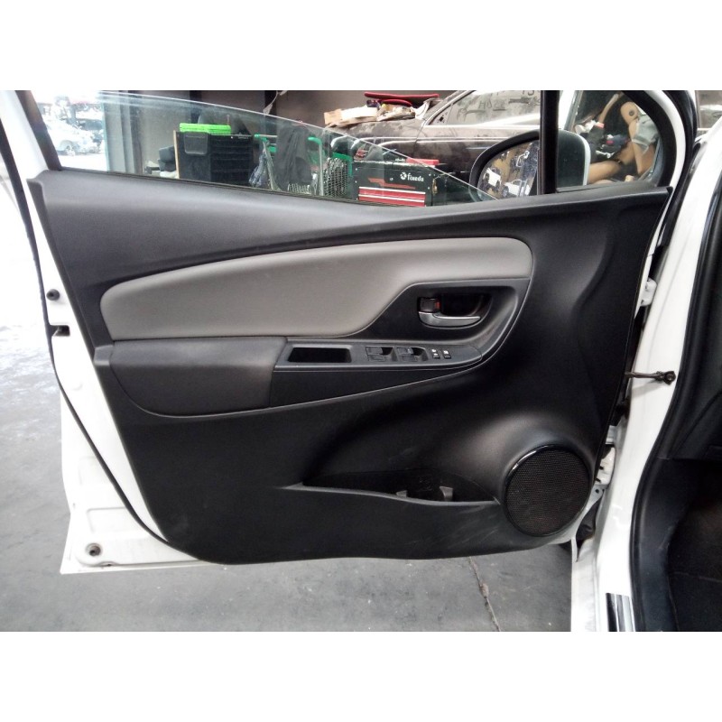 Recambio de guarnecido puerta delantera izquierda para toyota yaris hybrid active referencia OEM IAM   