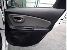 Recambio de guarnecido puerta trasera derecha para toyota yaris hybrid active referencia OEM IAM   