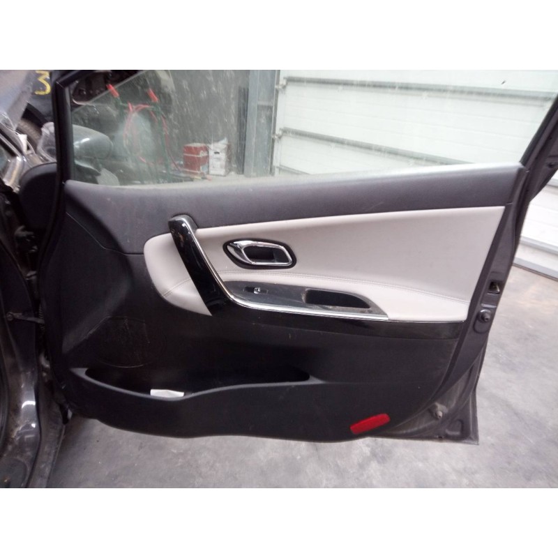 Recambio de guarnecido puerta delantera derecha para kia cee´d drive referencia OEM IAM   