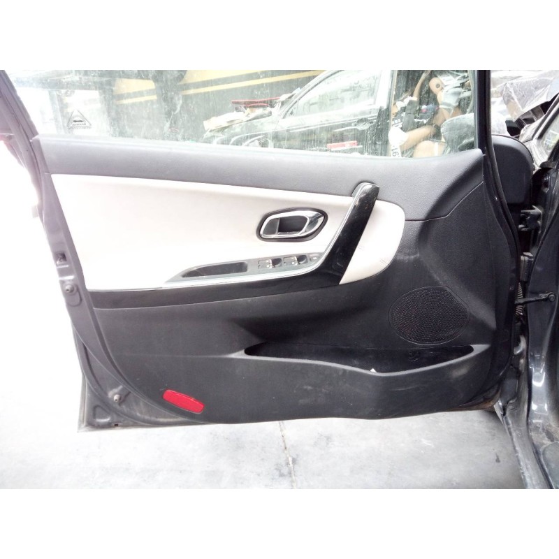 Recambio de guarnecido puerta delantera izquierda para kia cee´d drive referencia OEM IAM   
